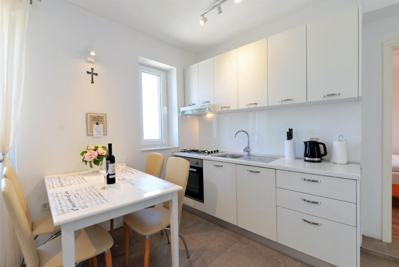 Beach Apartment Vami With Sea View Murter Buitenkant foto