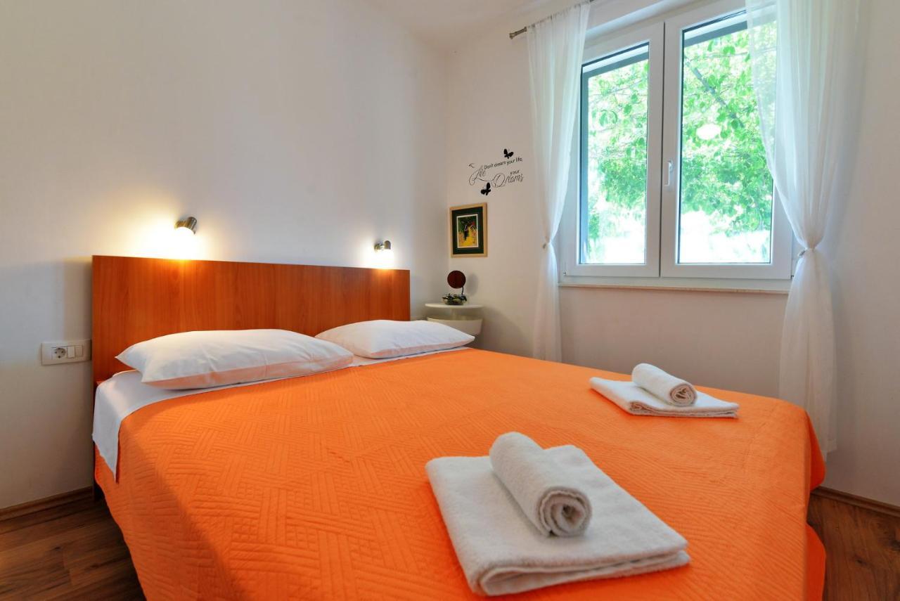 Beach Apartment Vami With Sea View Murter Buitenkant foto