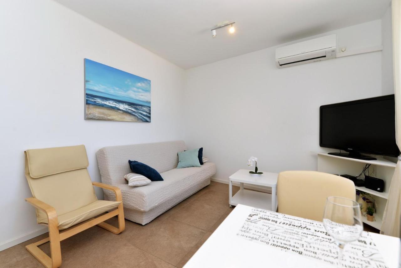 Beach Apartment Vami With Sea View Murter Buitenkant foto