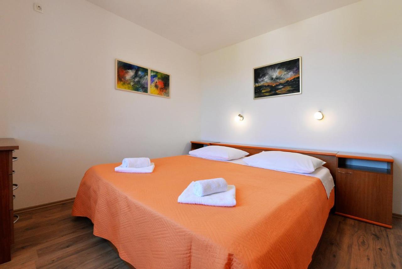 Beach Apartment Vami With Sea View Murter Buitenkant foto