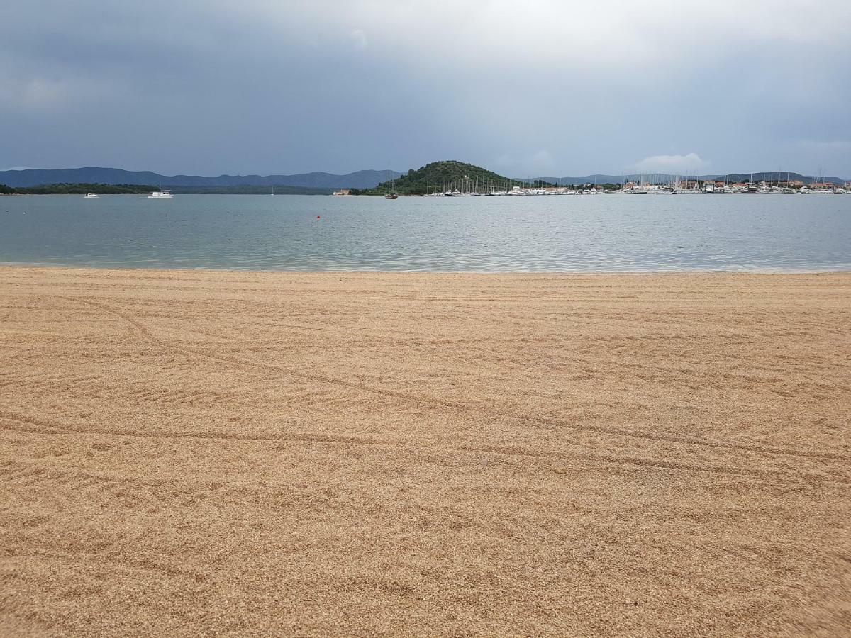 Beach Apartment Vami With Sea View Murter Buitenkant foto
